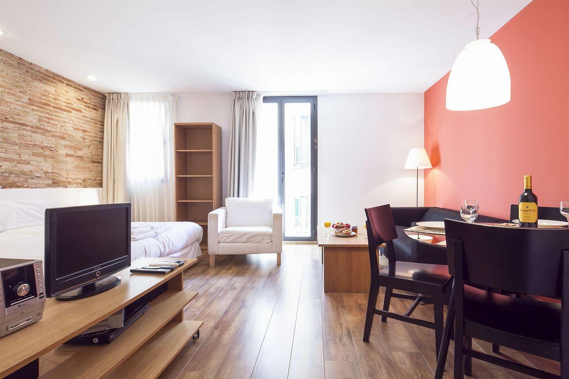 Inside Barcelona Apartments Sants Exterior foto